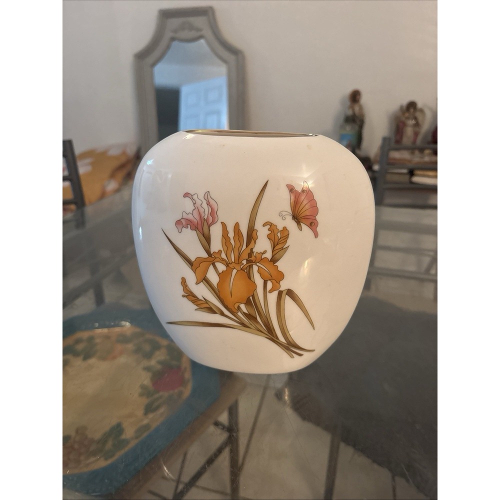 VTG Japanese Porcelain Flat Oval Vase Iris Butterfly Gold Rim Bijutsu Toki 8"